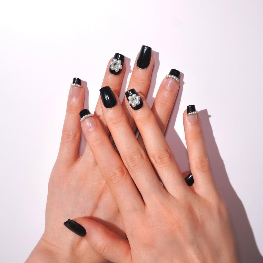 Chanel inspired press on nails with pearls and camellia-sheheraura