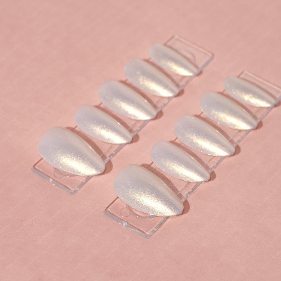 short almond aurora fake nails-sheheraura